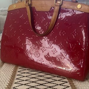 😘Louis Vuitton Glossy Red Patent Tote COMES WITH TAG AND DUST BAG🥰